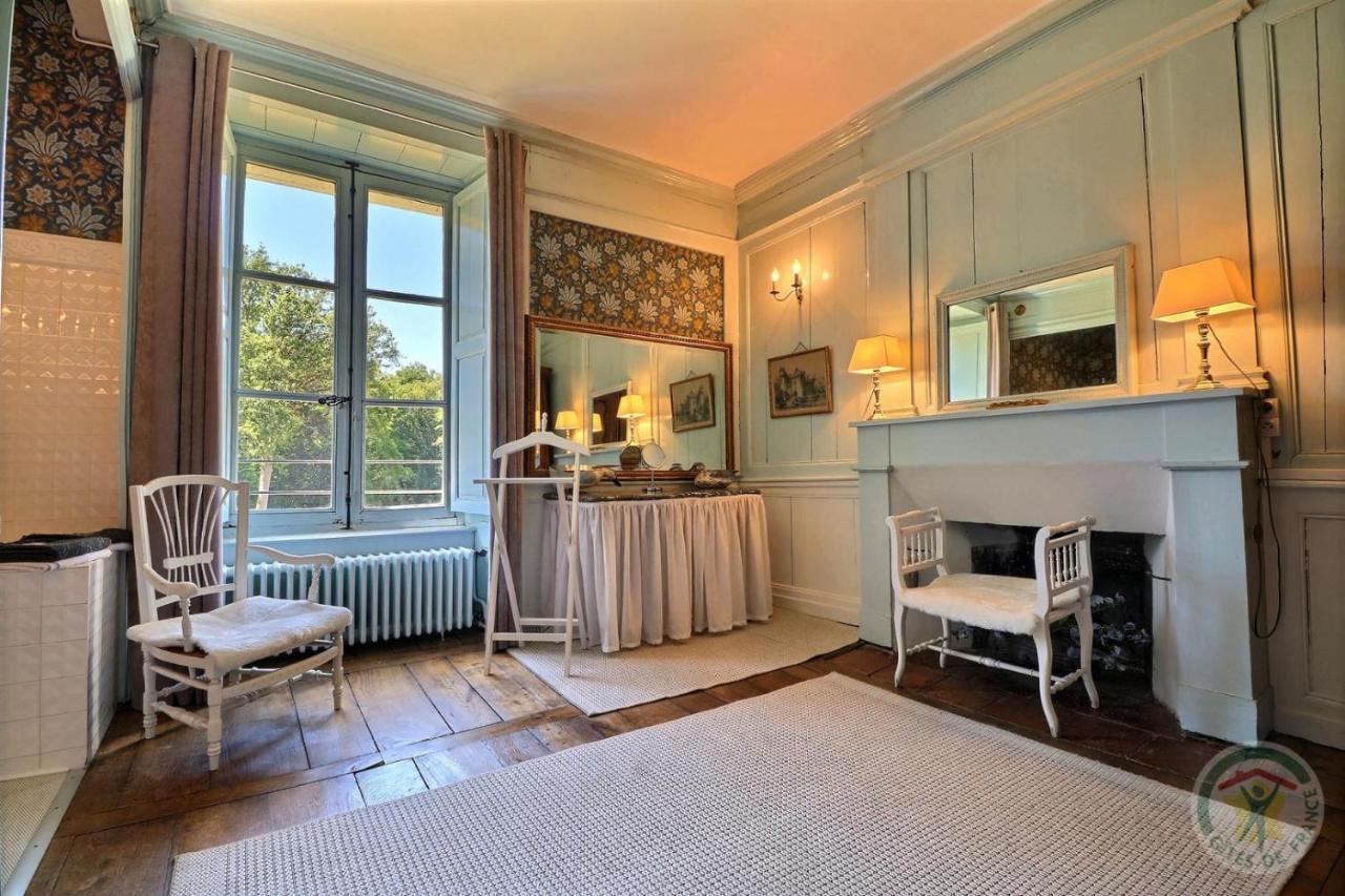 Couette-café Château Du Golf De La Freslonnière 3*
